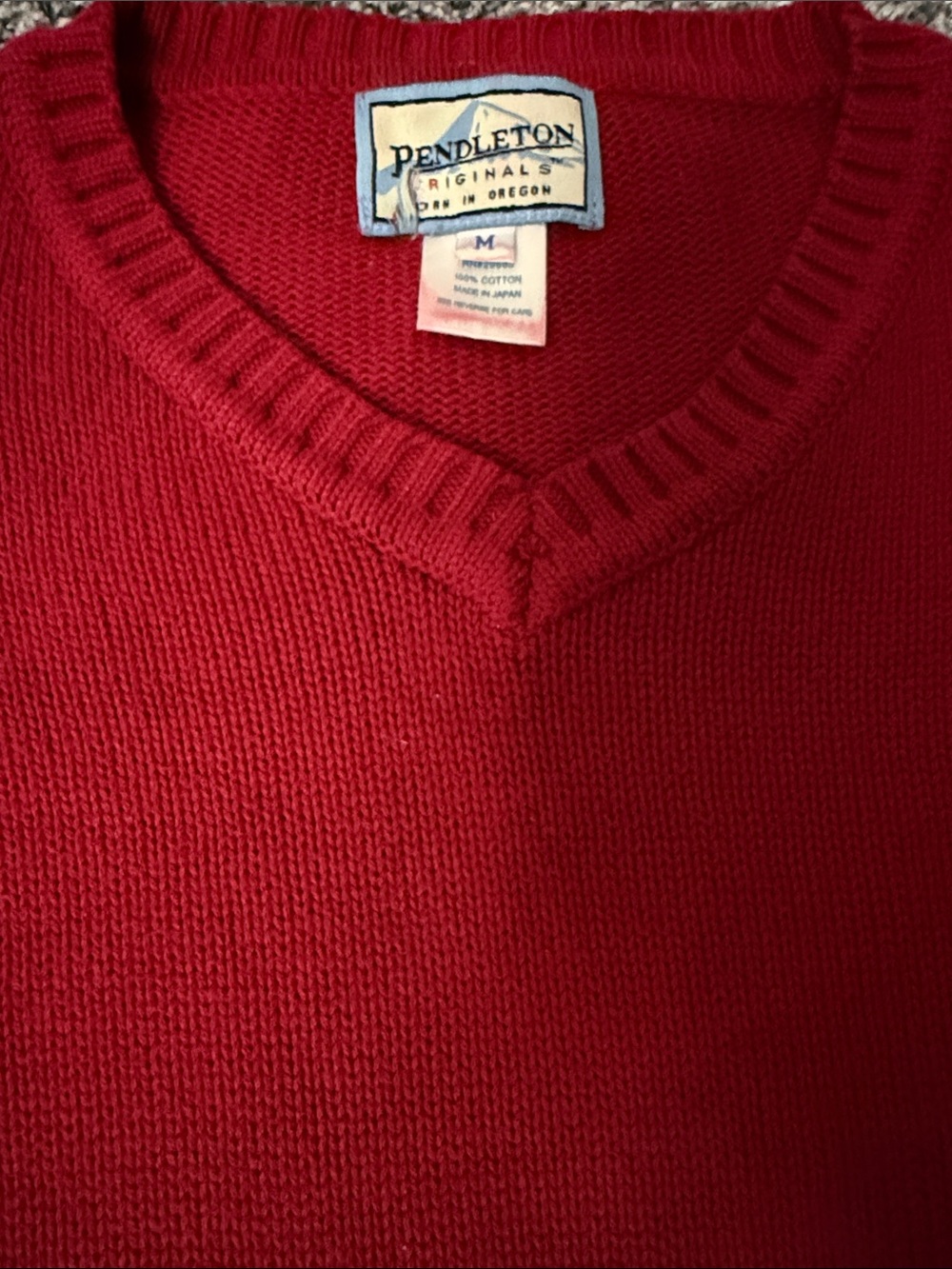VTG 1980’s Pendleton Men's Red V-Neck Sweater - Medium